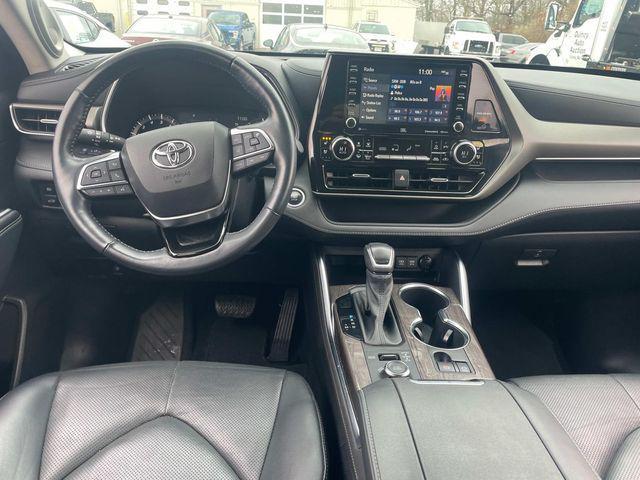 used 2021 Toyota Highlander car, priced at $39,250