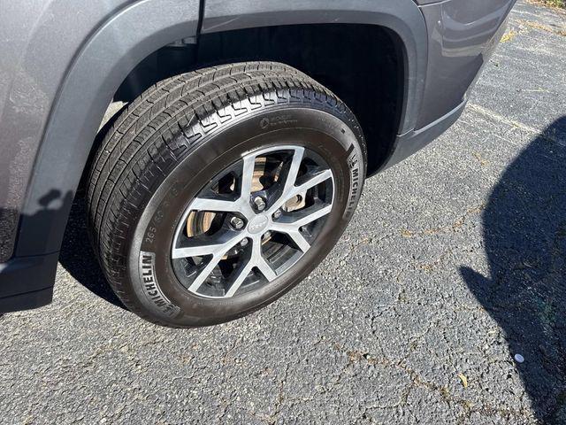 used 2023 Jeep Grand Cherokee L car, priced at $31,990