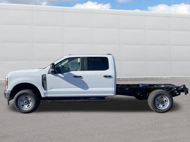 new 2025 Ford F-350 car, priced at $61,520