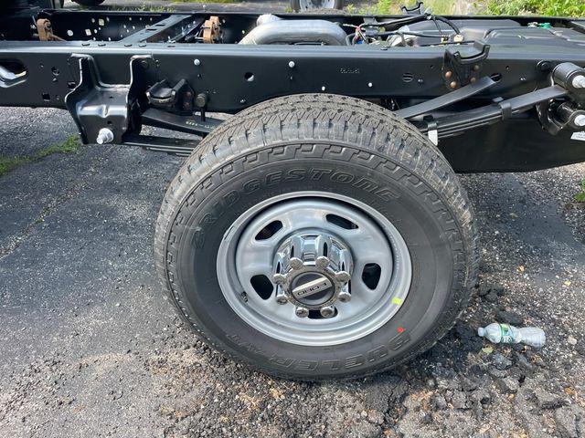 new 2025 Ford F-350 car, priced at $58,325