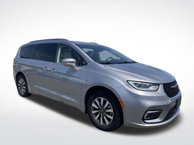 used 2021 Chrysler Pacifica Hybrid car, priced at $23,900
