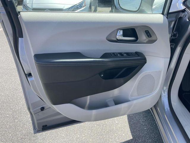 used 2021 Chrysler Pacifica Hybrid car, priced at $23,900