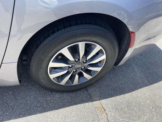 used 2021 Chrysler Pacifica Hybrid car, priced at $23,900