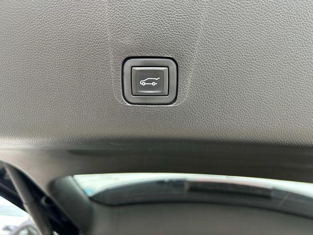 used 2023 Chevrolet Traverse car, priced at $38,990