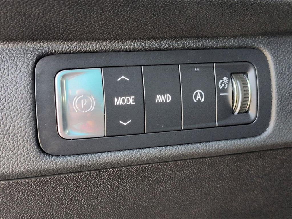 used 2025 Chevrolet Traverse car, priced at $47,795