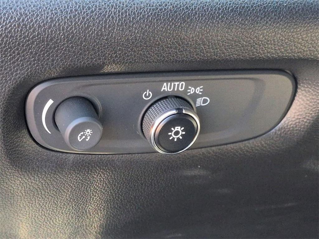 used 2023 Chevrolet Traverse car, priced at $27,995