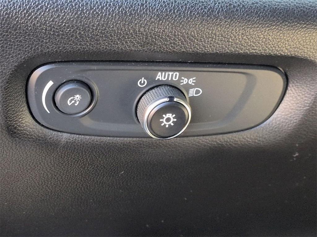 used 2023 Chevrolet Traverse car, priced at $28,295