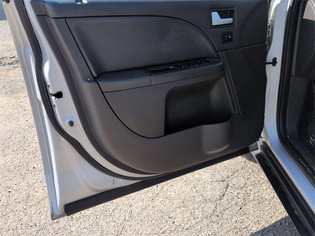 used 2005 Ford Five Hundred car, priced at $4,995