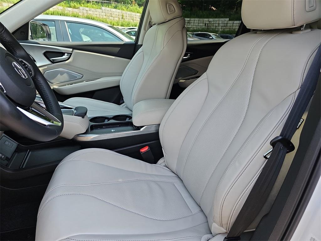 used 2025 Acura RDX car, priced at $46,000