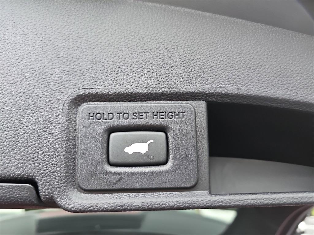 used 2025 Acura RDX car, priced at $50,498