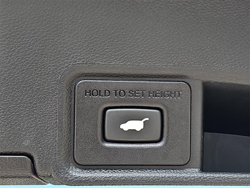 used 2022 Acura RDX car, priced at $32,888