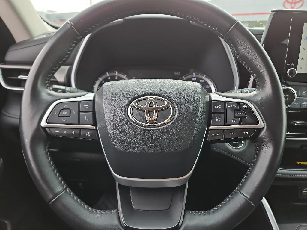 used 2023 Toyota Highlander car, priced at $37,706