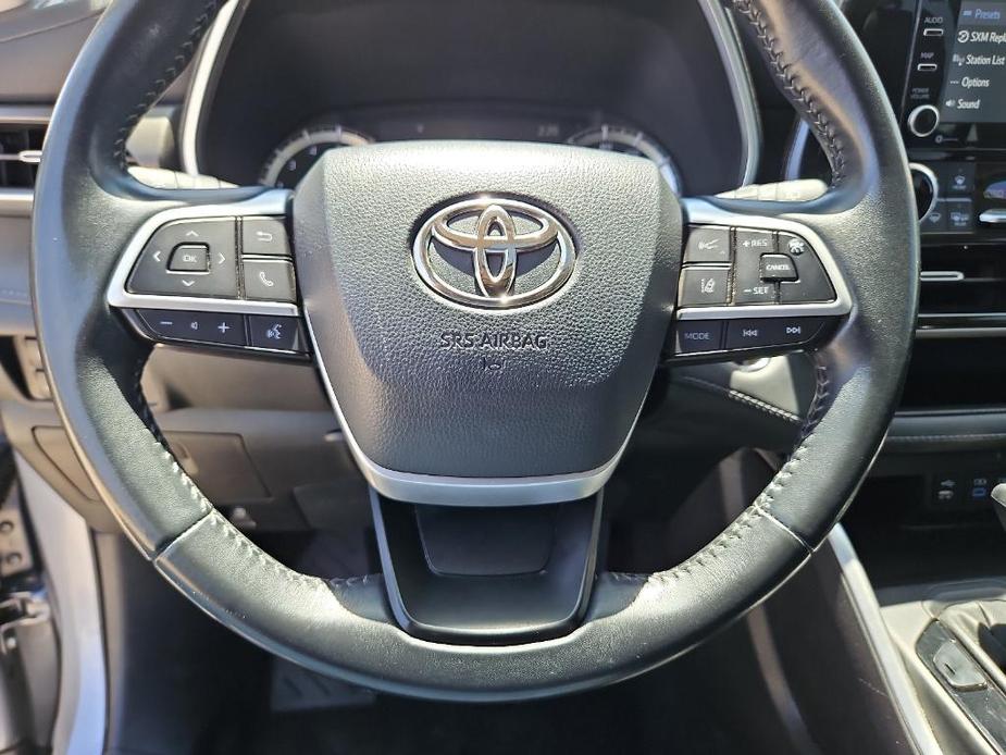 used 2022 Toyota Highlander car, priced at $36,657