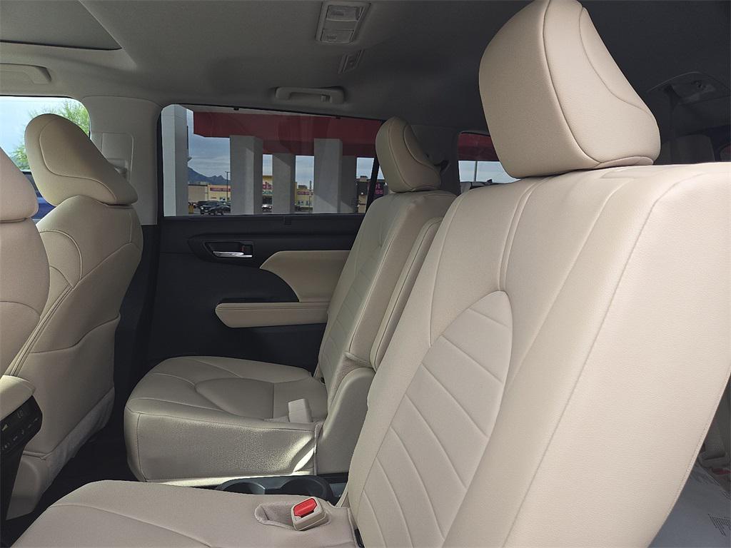 new 2025 Toyota Highlander car, priced at $48,446