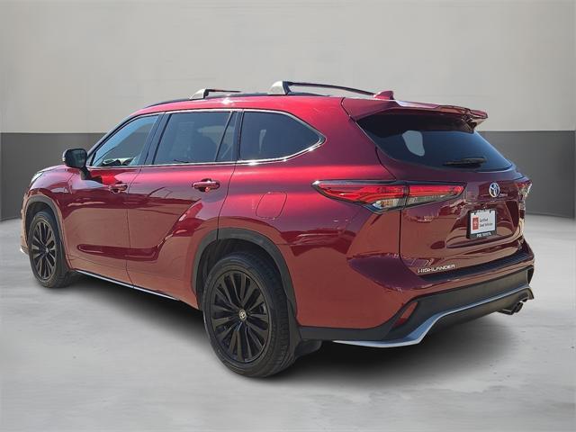 used 2023 Toyota Highlander car, priced at $43,137