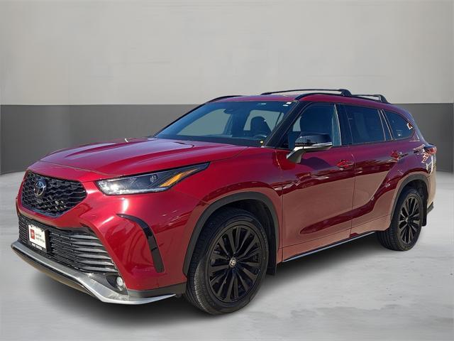 used 2023 Toyota Highlander car, priced at $43,137