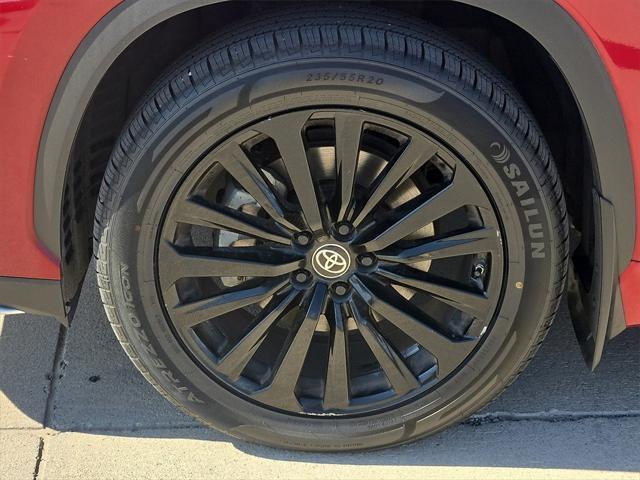 used 2023 Toyota Highlander car, priced at $43,137