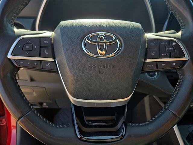 used 2023 Toyota Highlander car, priced at $43,137