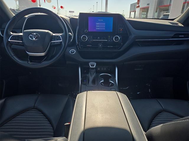 used 2023 Toyota Highlander car, priced at $43,137