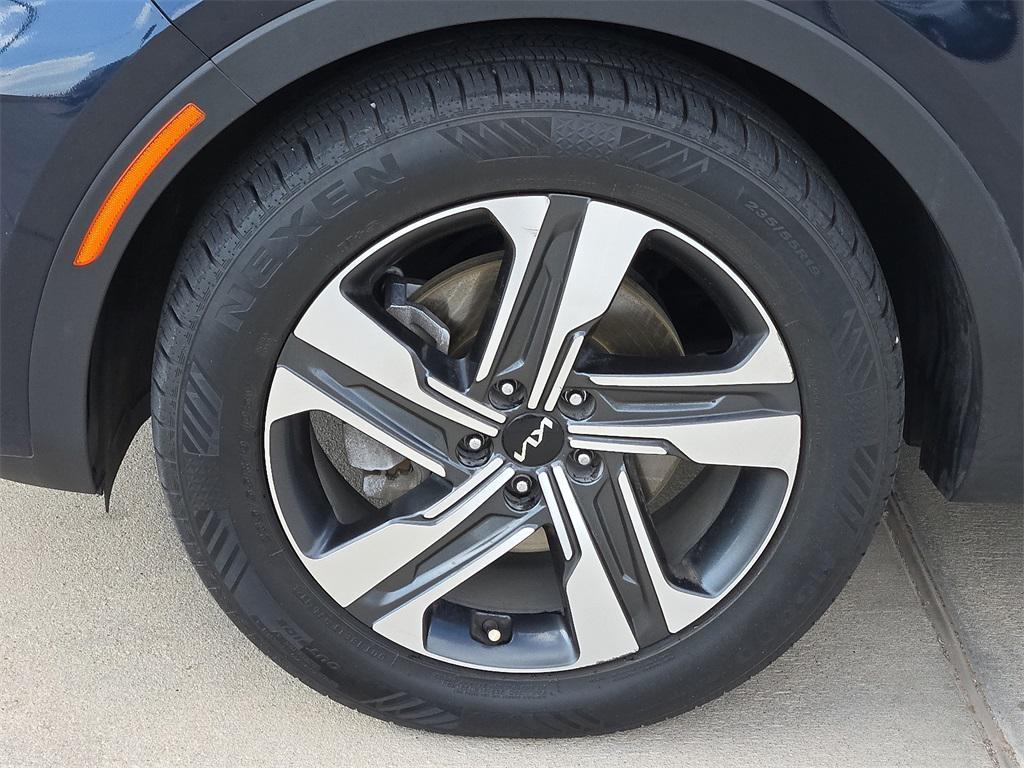 used 2022 Kia Sorento Plug-In Hybrid car, priced at $28,796