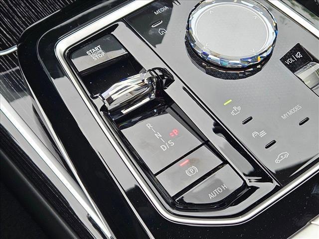 new 2025 BMW 760 car, priced at $134,655