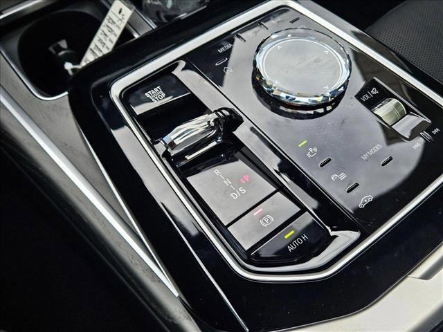 new 2025 BMW 760 car, priced at $140,450