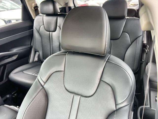 new 2025 Kia Sorento Plug-In Hybrid car, priced at $50,290