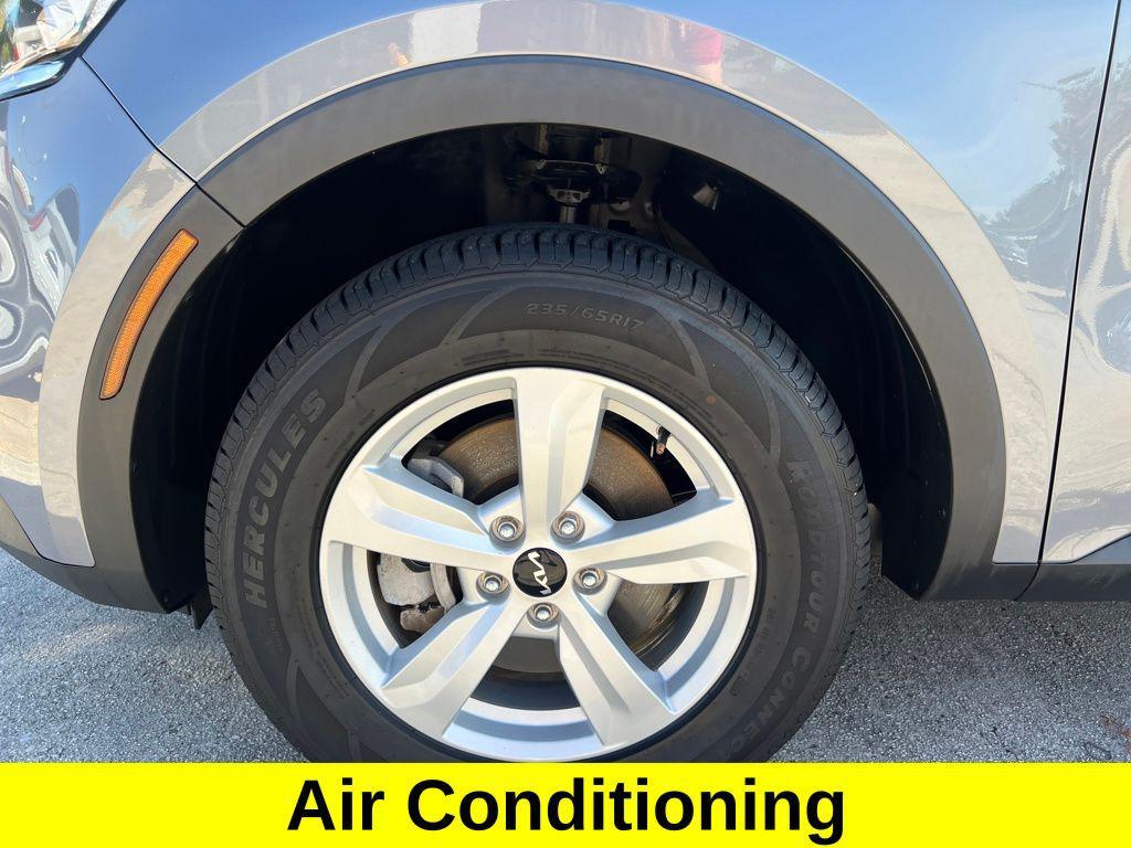 used 2023 Kia Sorento car, priced at $27,500