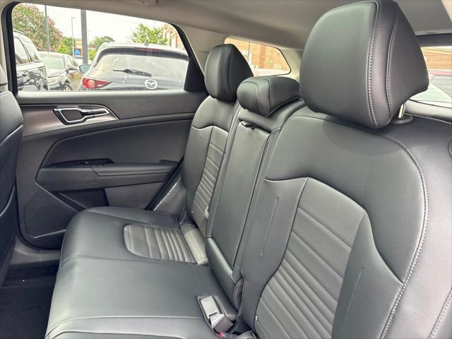 new 2025 Kia Sportage Hybrid car, priced at $40,890