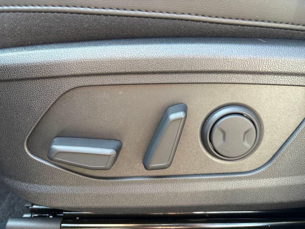 new 2025 Kia Sorento car, priced at $43,705