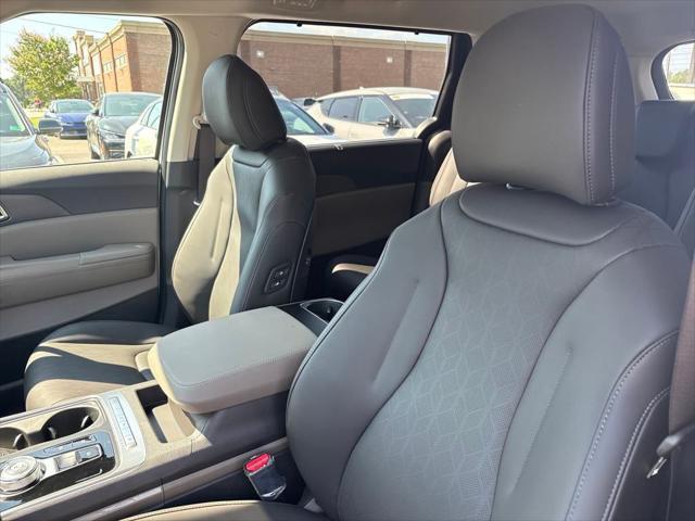 new 2026 Kia Carnival Hybrid car, priced at $45,680