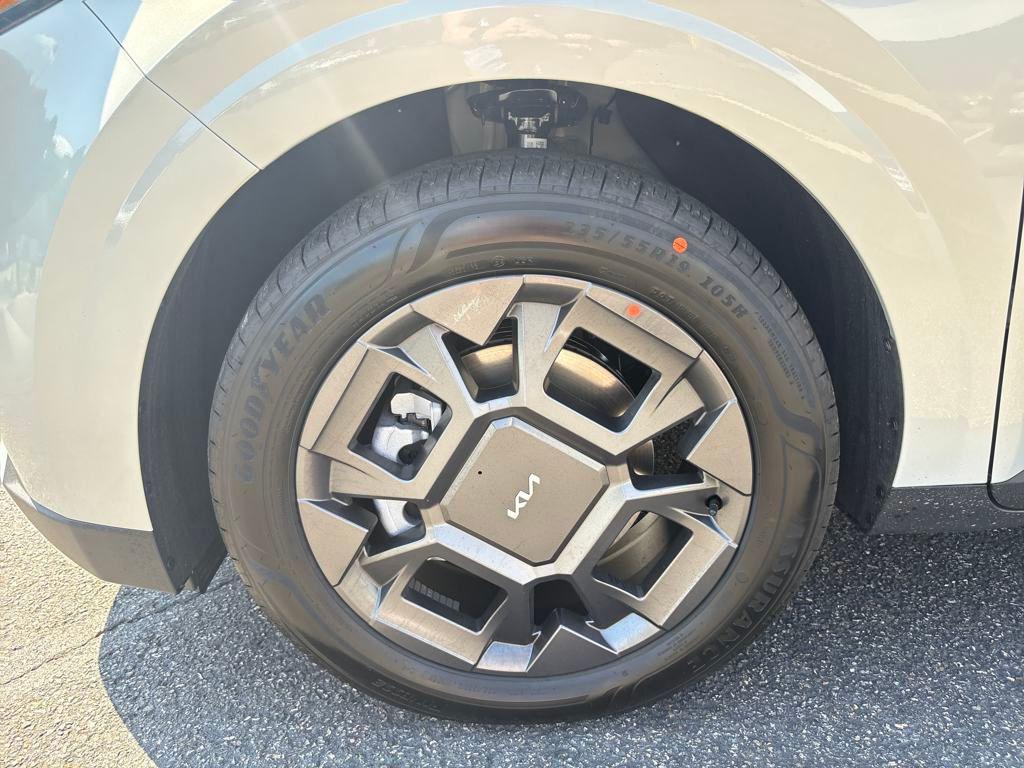 new 2026 Kia Carnival Hybrid car, priced at $45,680