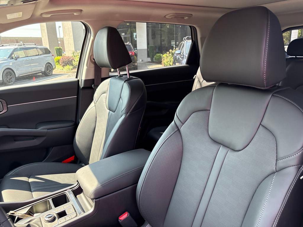 new 2025 Kia Sorento car, priced at $42,840