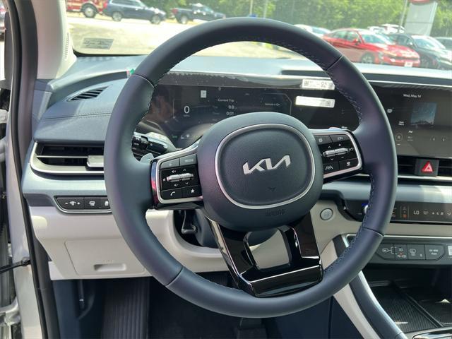 new 2025 Kia Carnival Hybrid car, priced at $49,665