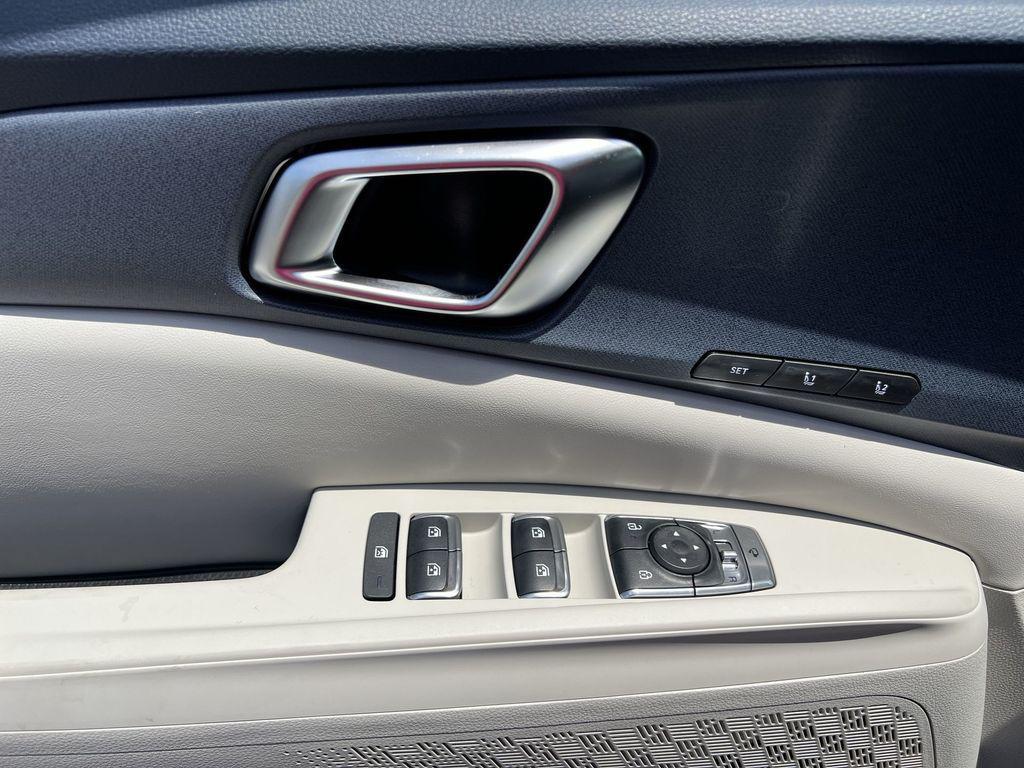 new 2025 Kia Carnival Hybrid car, priced at $48,915