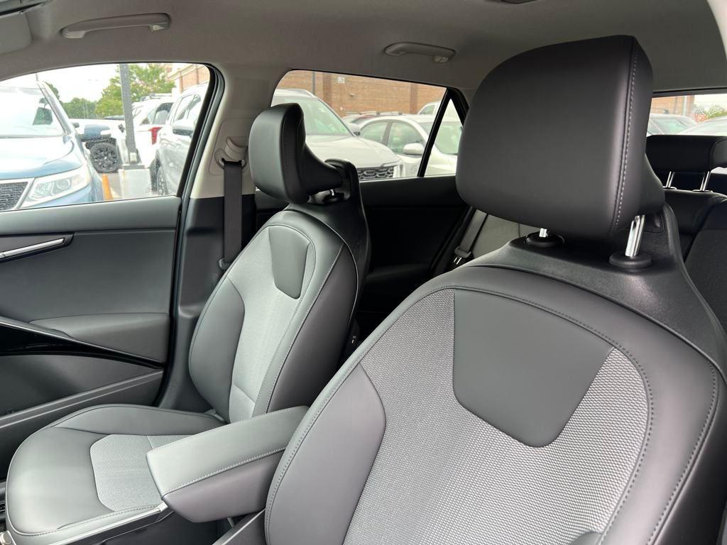new 2025 Kia Niro car, priced at $30,570