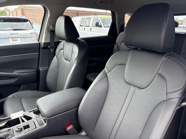 new 2025 Kia Sorento car, priced at $39,495