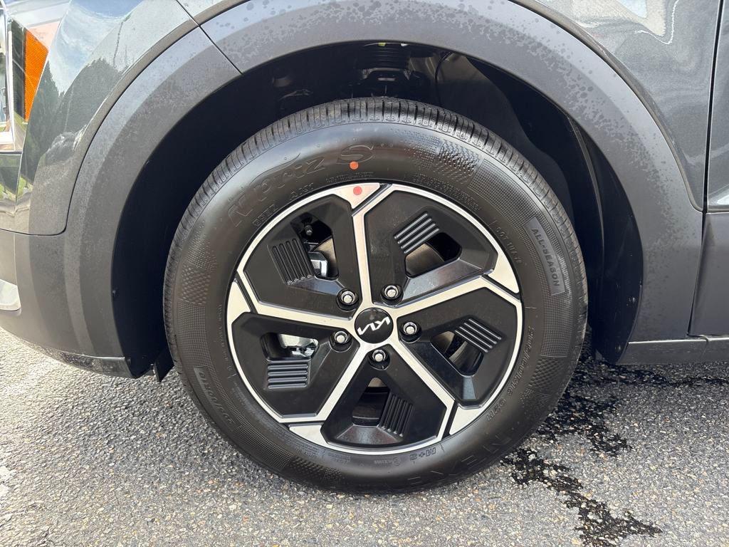 new 2025 Kia Niro car, priced at $32,290
