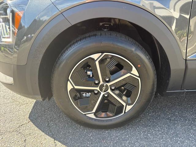 new 2025 Kia Niro car, priced at $28,260