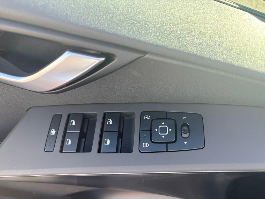 new 2025 Kia Niro car, priced at $28,010