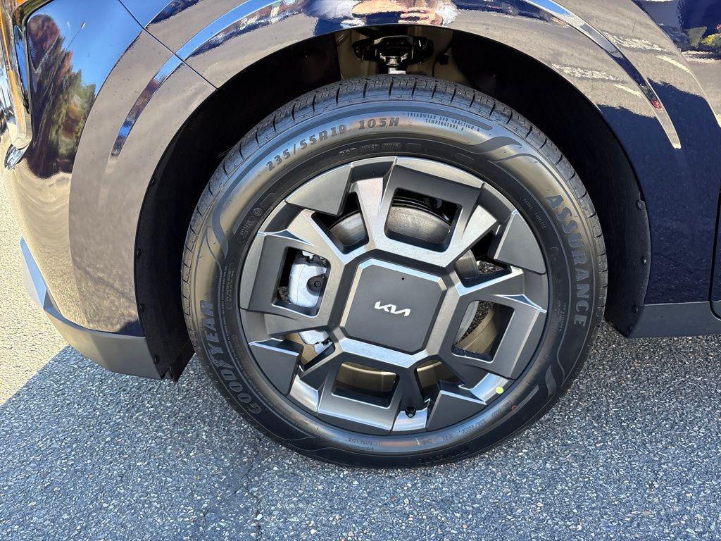 new 2026 Kia Carnival Hybrid car, priced at $45,485