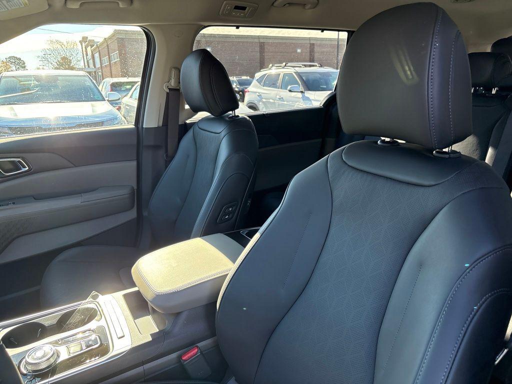 new 2026 Kia Carnival Hybrid car, priced at $45,485