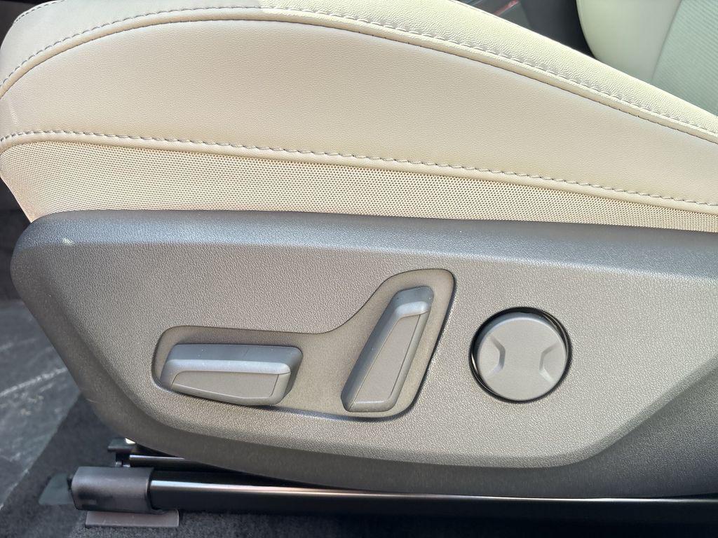 new 2025 Kia Niro car, priced at $30,625