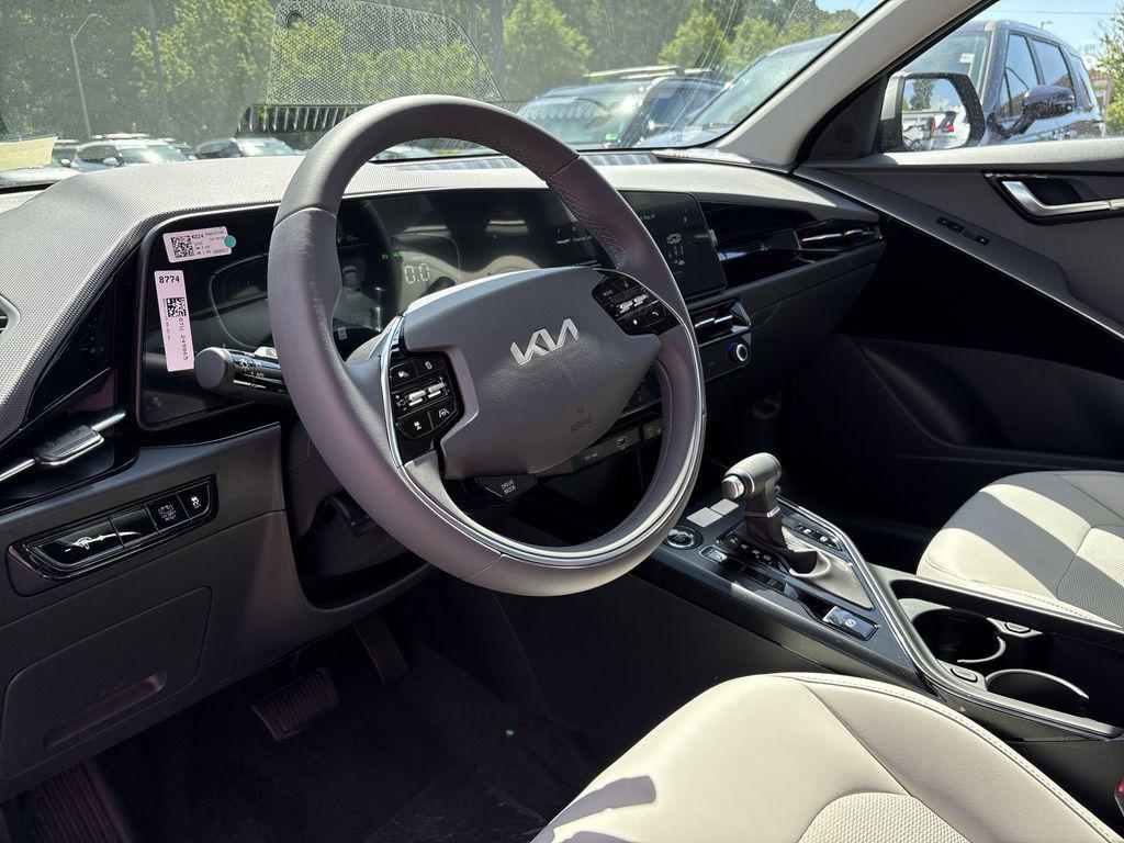 new 2025 Kia Niro car, priced at $30,625