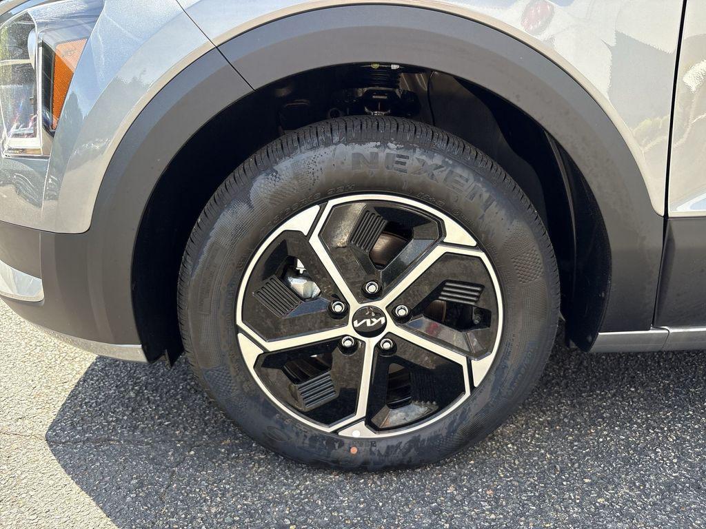 new 2025 Kia Niro car, priced at $30,625