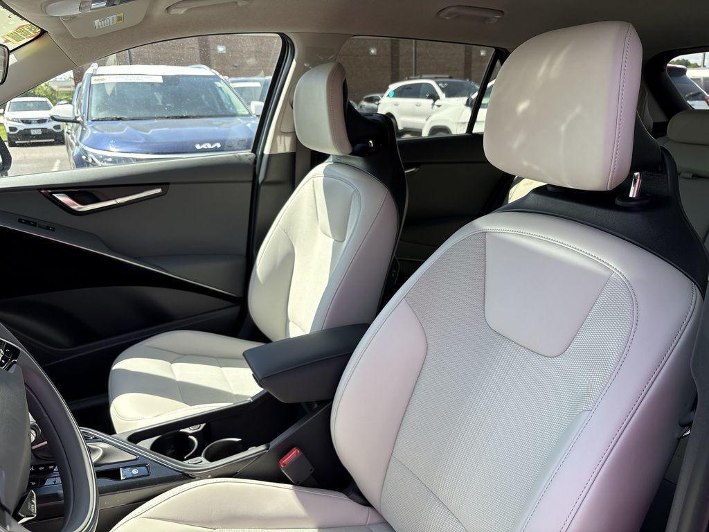 new 2025 Kia Niro car, priced at $30,625