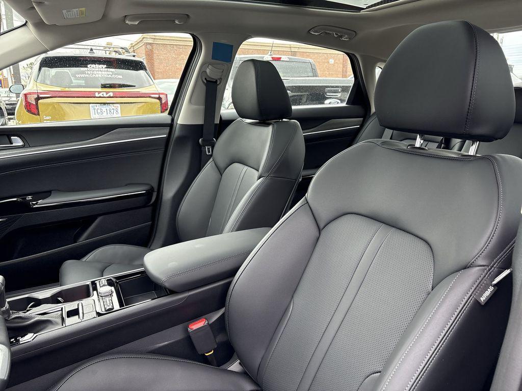 new 2025 Kia K5 car, priced at $35,295