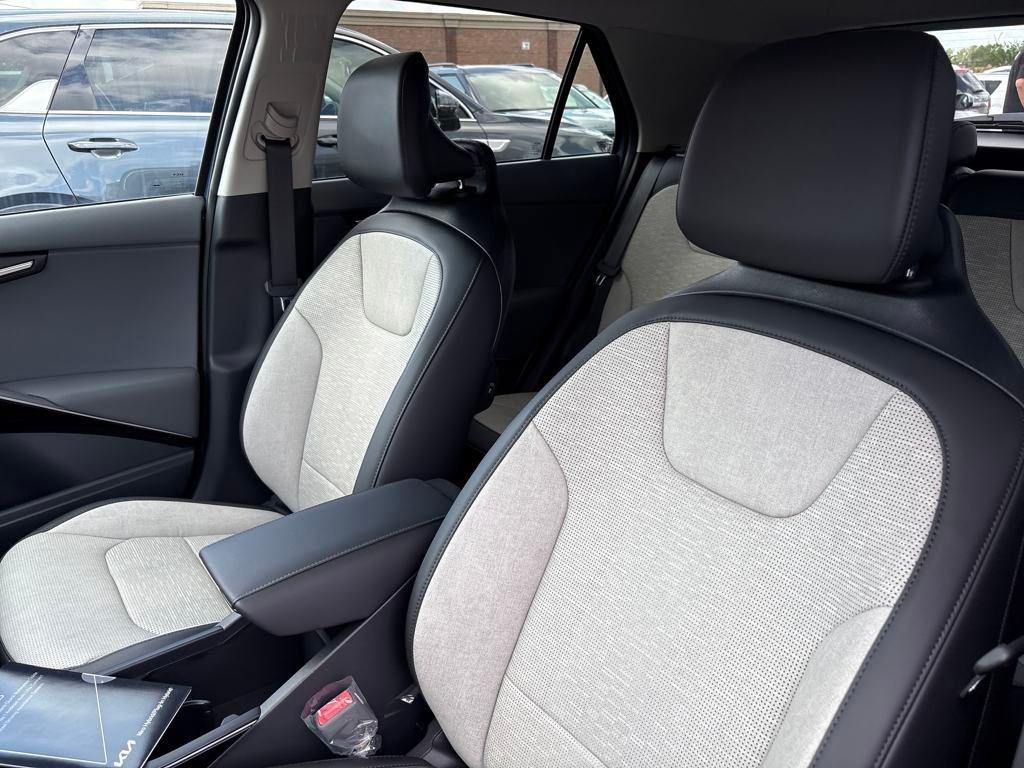 new 2025 Kia Niro car, priced at $34,910