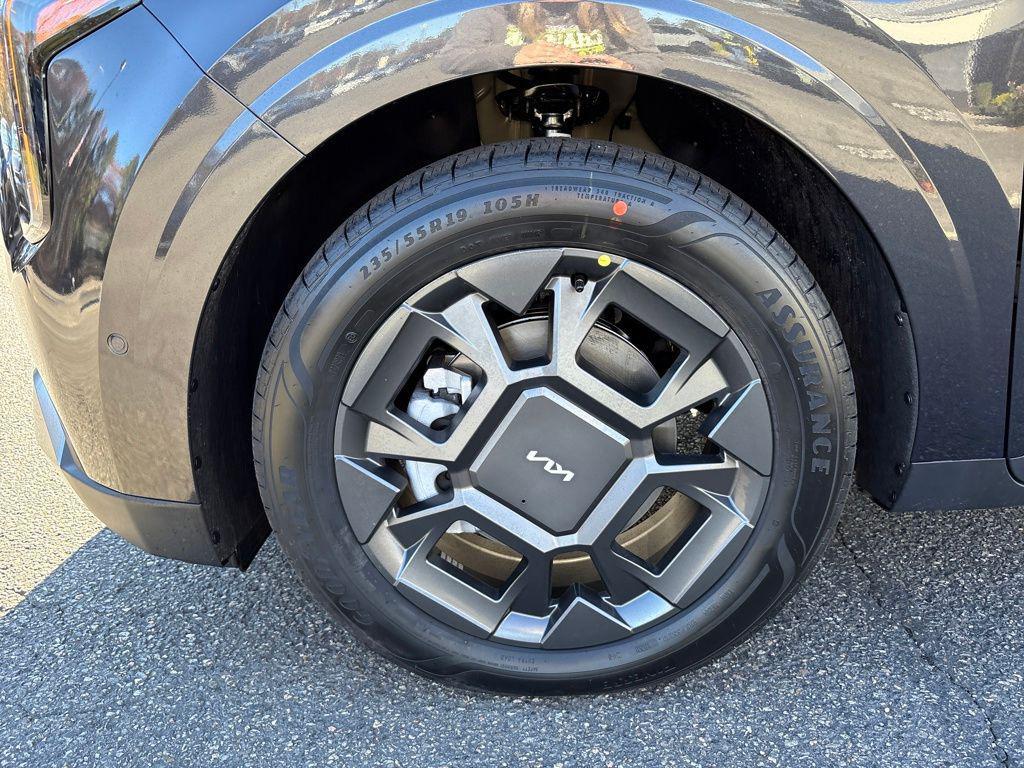 new 2026 Kia Carnival Hybrid car, priced at $50,985