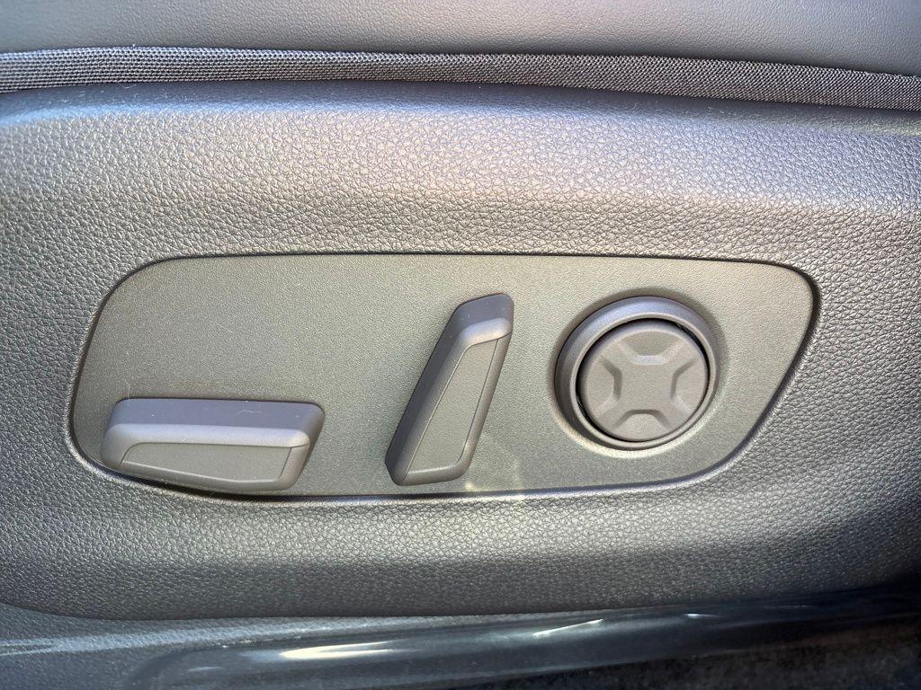 new 2026 Kia Carnival Hybrid car, priced at $50,985